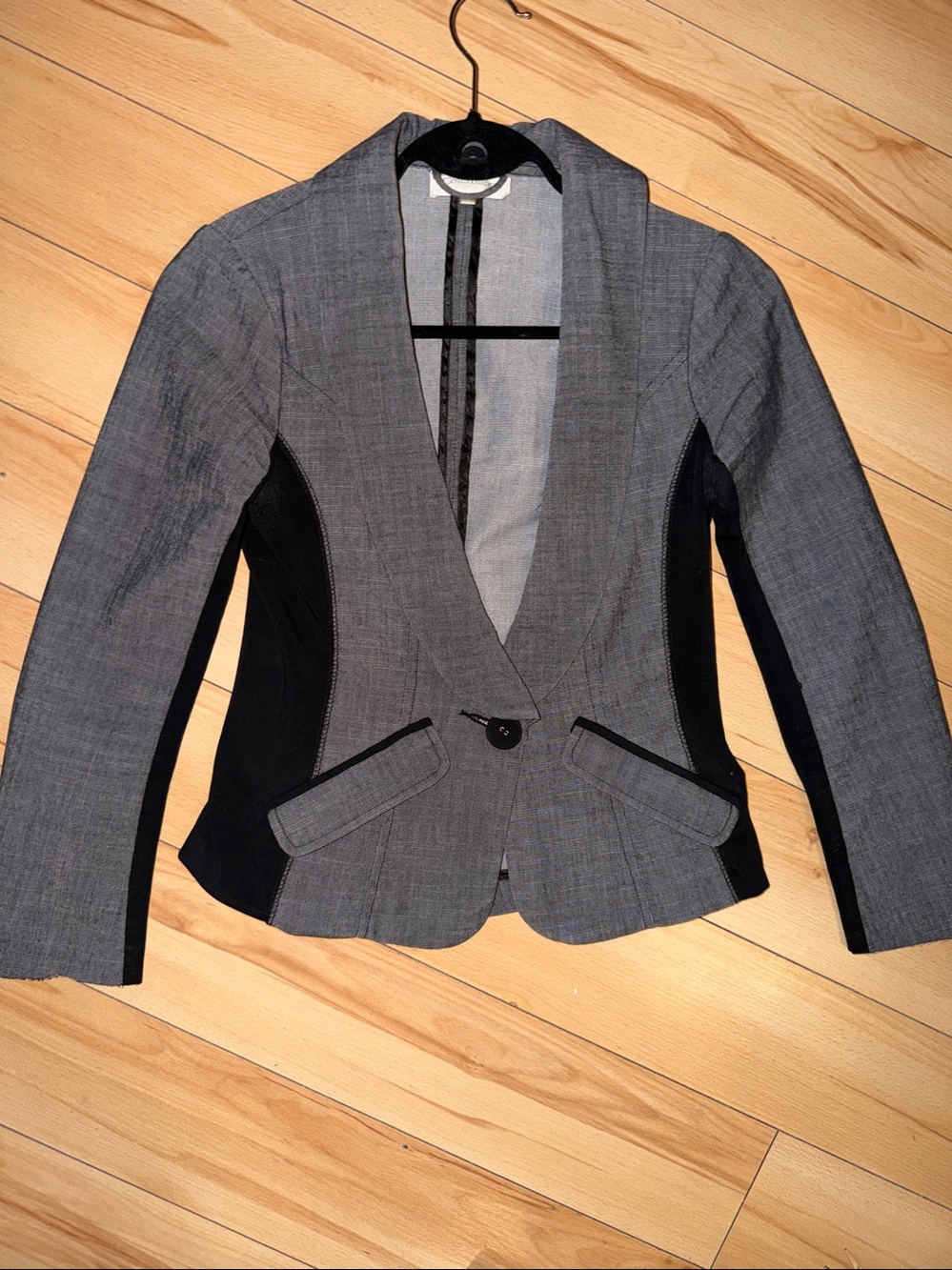 Costa Blanca Gray and Black One-Button Tailored Blazer